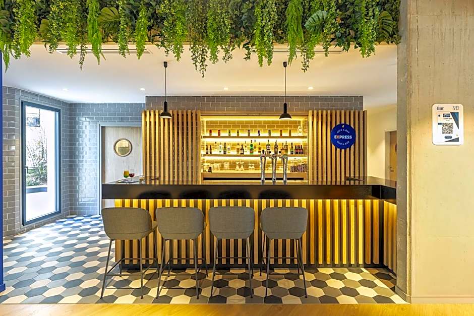 Holiday Inn Express Paris Poissy By IHG