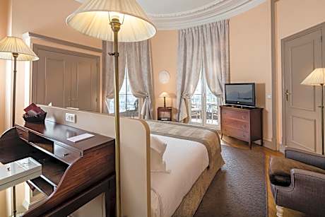 Rotunda Room with Terrace (Free Wine Tasting)