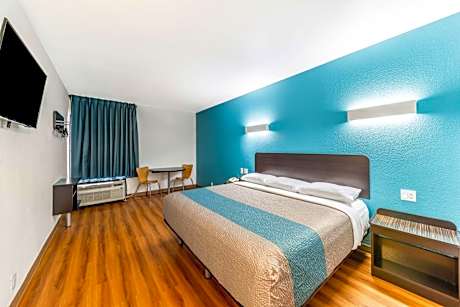 King Room - Non-Smoking