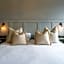 Tavern Townhouse - Boutique Town Centre Stay, Henley-on-Thames
