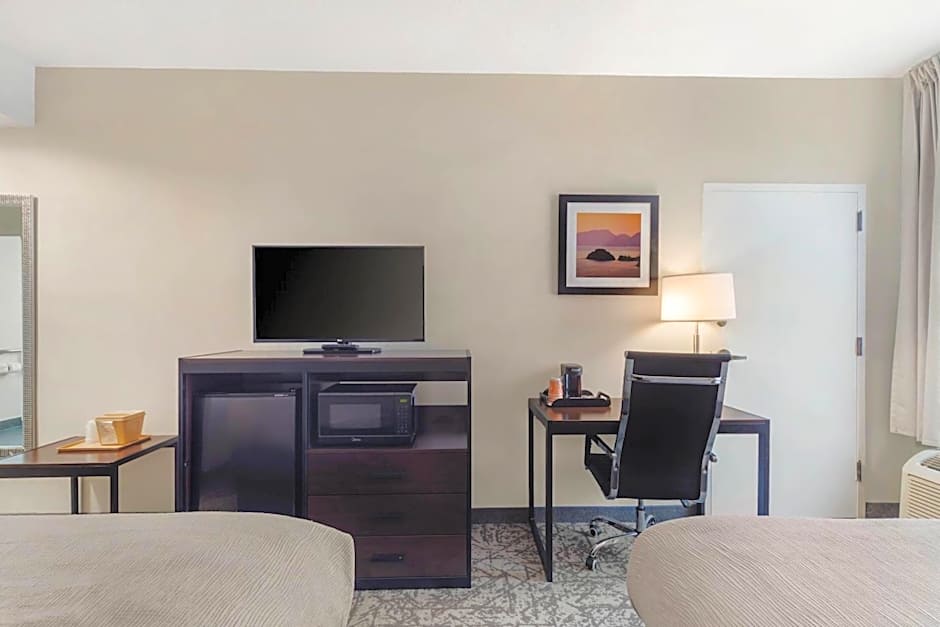 Quality Inn & Suites NJ State Capital Area