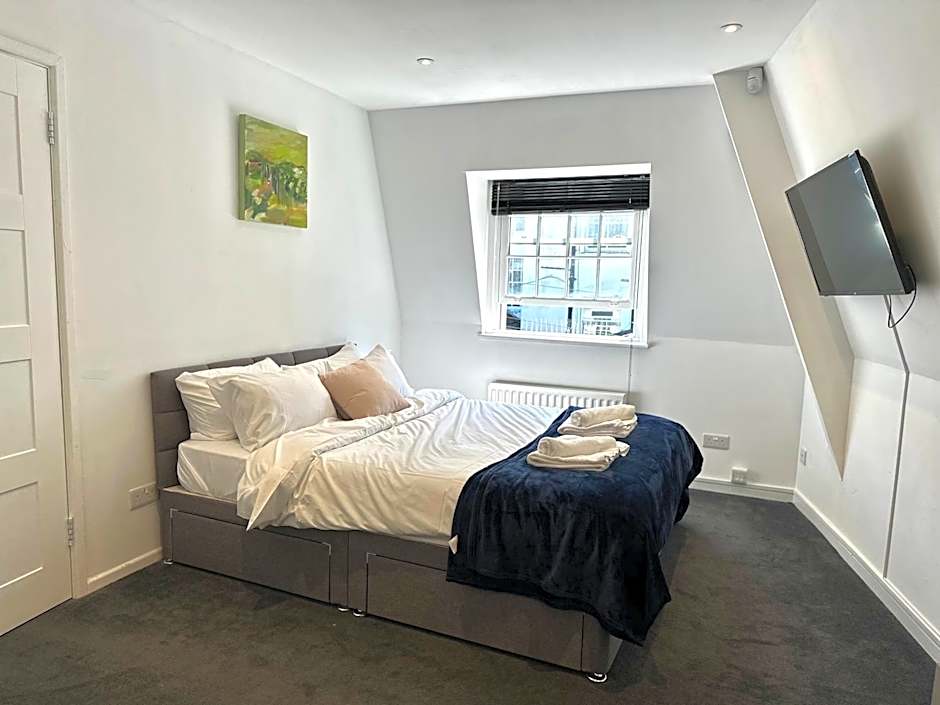 Penthouse near park - air con - Guest and the City