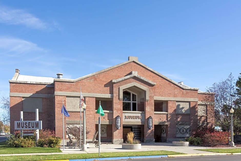 Knights Inn - Baker City