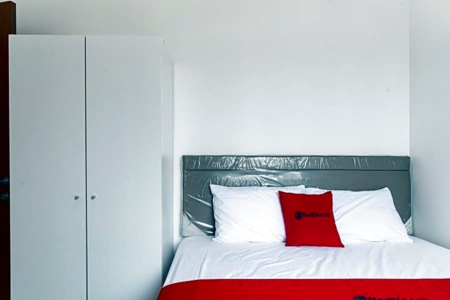 RedDoorz Plus @ EcoHome Citra Raya Tangerang