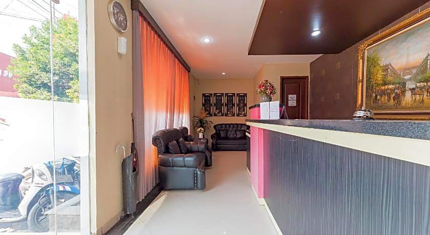 RedDoorz @ La Mega near Pasar Pagi Cirebon