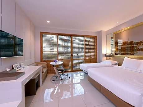 Family Studio (3 Pax)