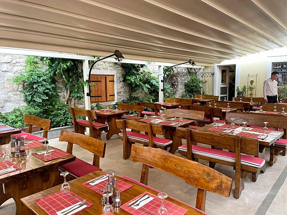 Aspalathos Residence