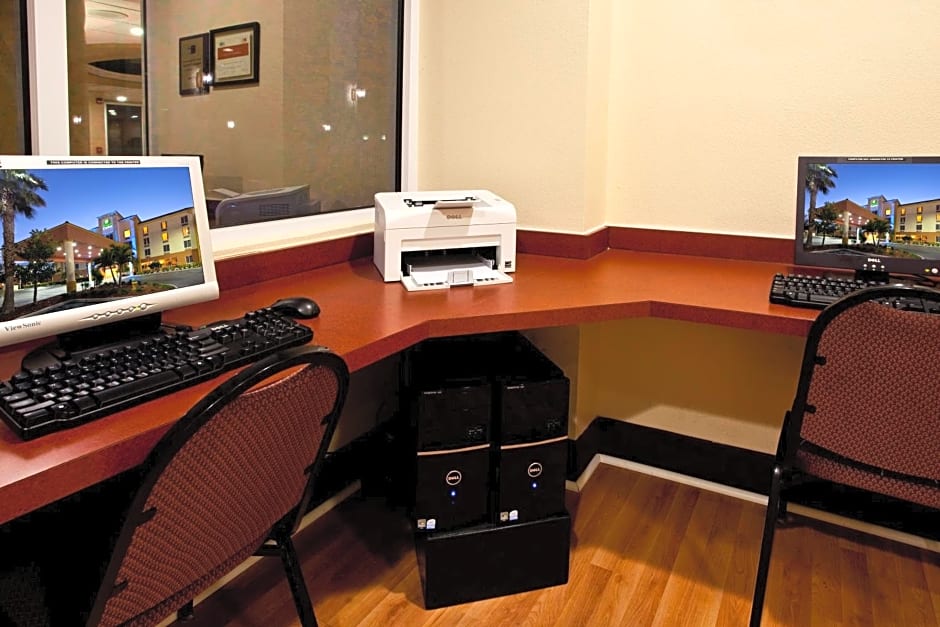 Holiday Inn Express Hotel & Suites Cocoa Beach, an IHG Hotel