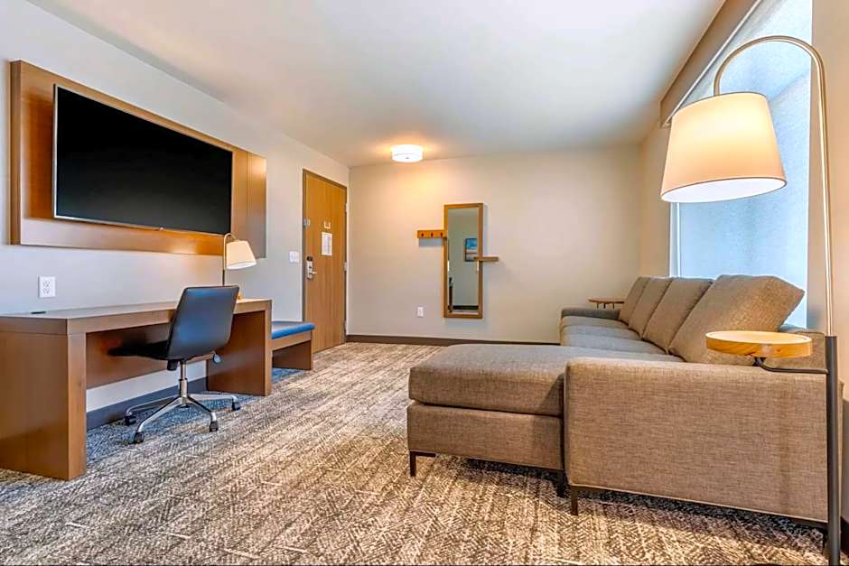 Photo 1 of 8 of 1 Bedroom Suite, Corner