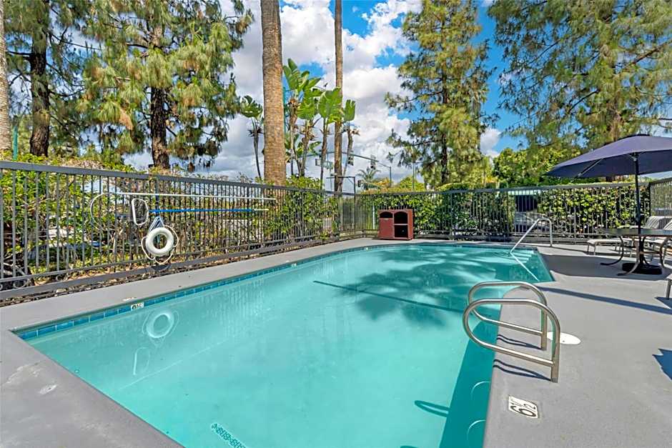 Best Western Courtesy Inn Hotel - Anaheim Resort at the Park