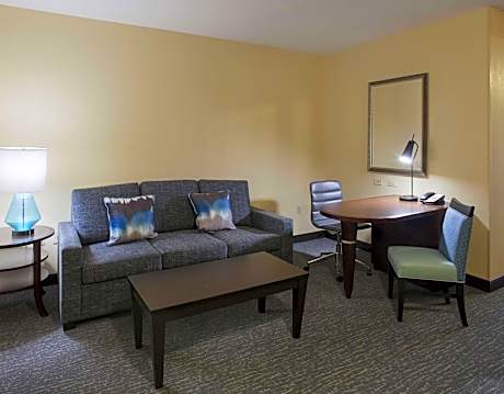 Deluxe Queen Room with Two Queen Beds - Keyed Room