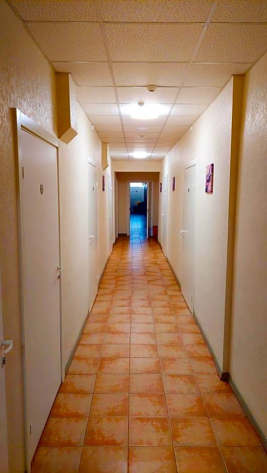 Happy Hostel