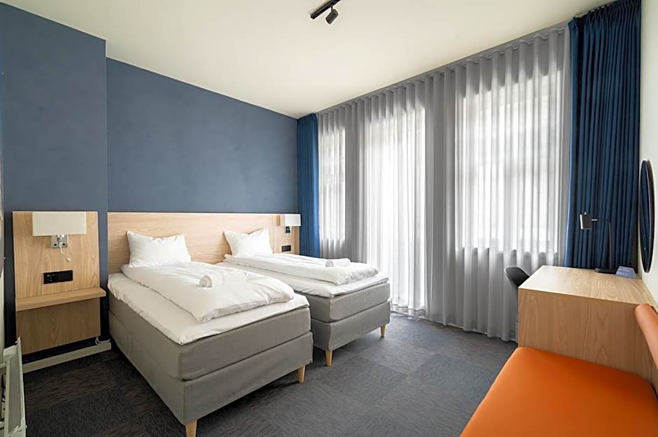 BREEZE Hotel Victoria - Self-Service