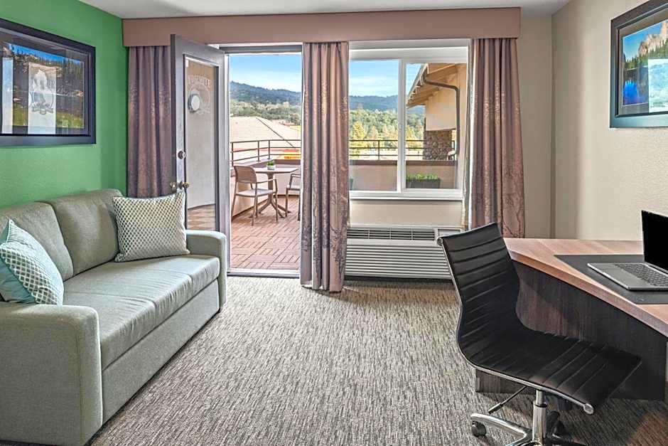 Yosemite Southgate Hotel & Suites