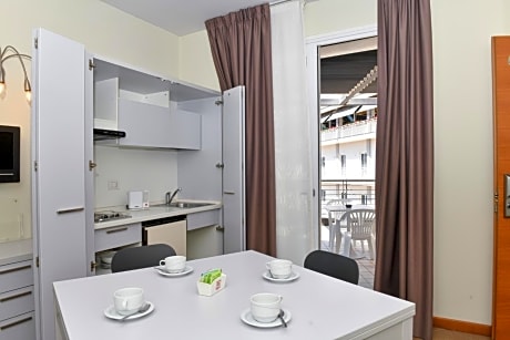 One-Bedroom Apartment with Terrace, Beach Access and Parking