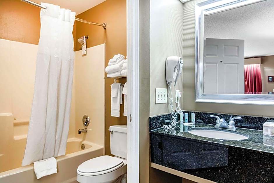 Quality Inn Bessemer I-20 exit 108