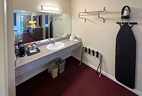 Queen Room with Two Queen Beds - Smoking