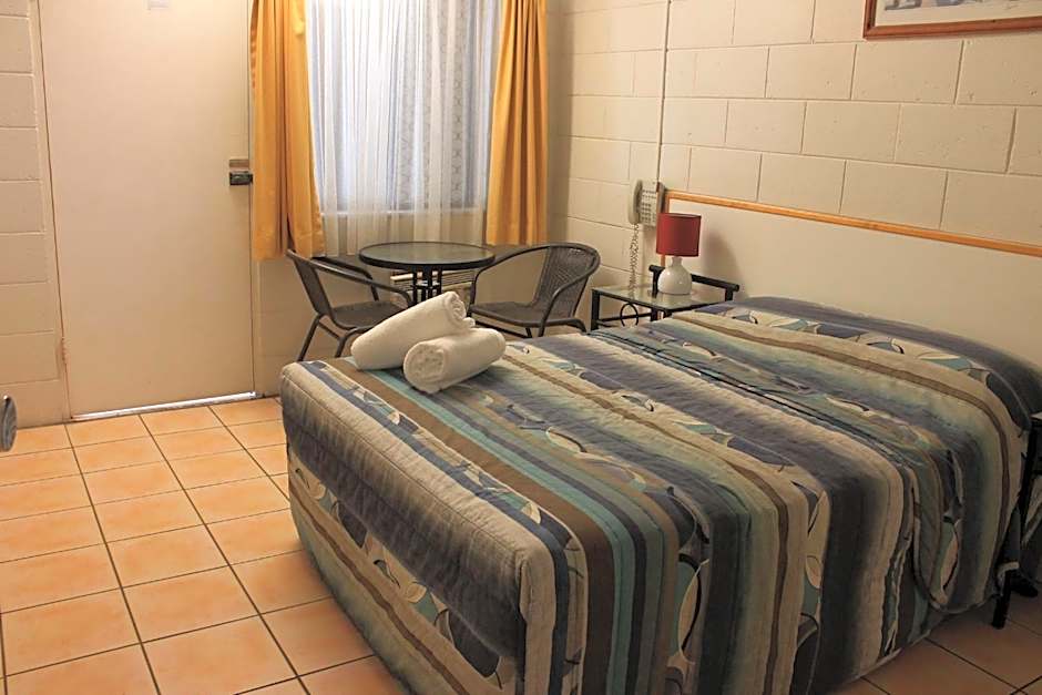 Oasis Inn Apartments