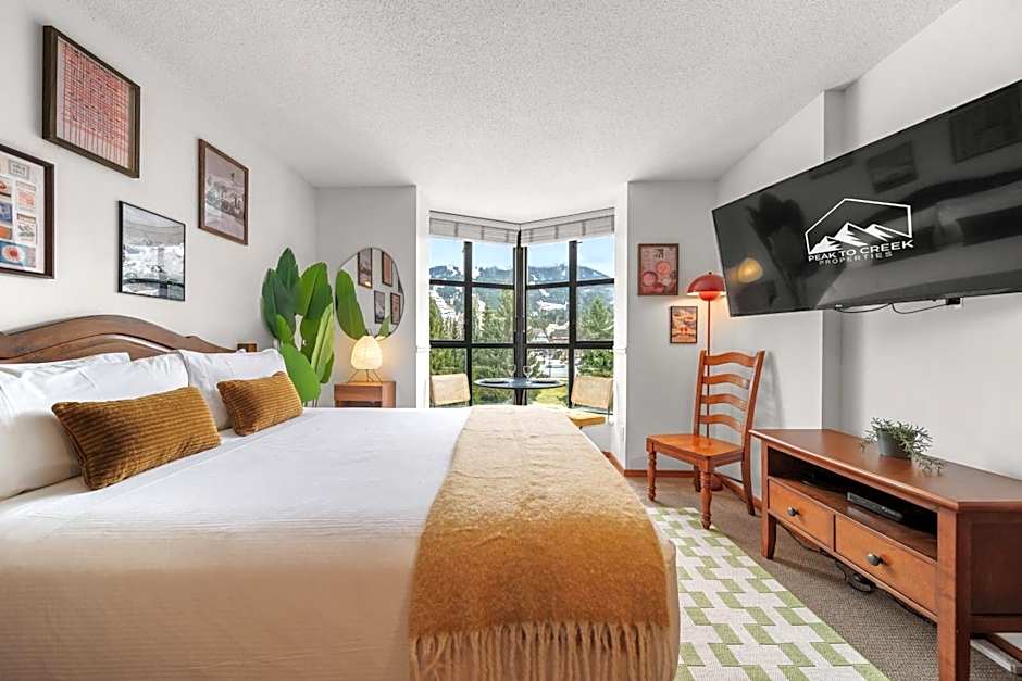 Mid Century Modern - Studio w Pool & Hot Tub