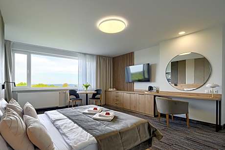 One-Bedroom Apartment with Sea View