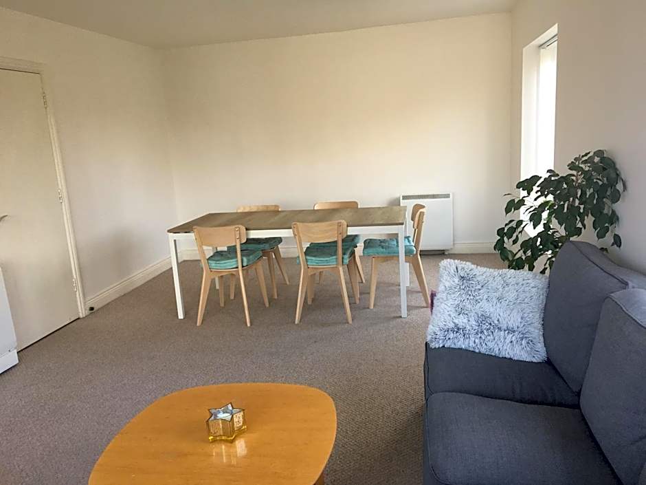 Central Spacious 3 Bedroom Apartment With Parking