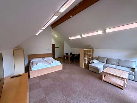 Deluxe Studio