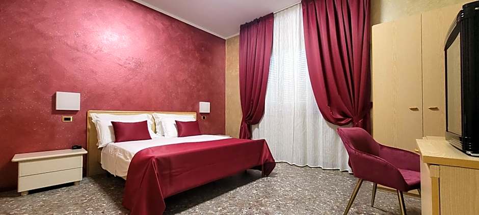 HOTEL PARADISO