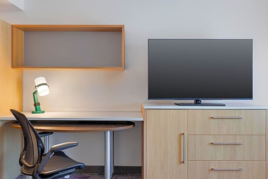 Home2 Suites by Hilton Milwaukee Brookfield