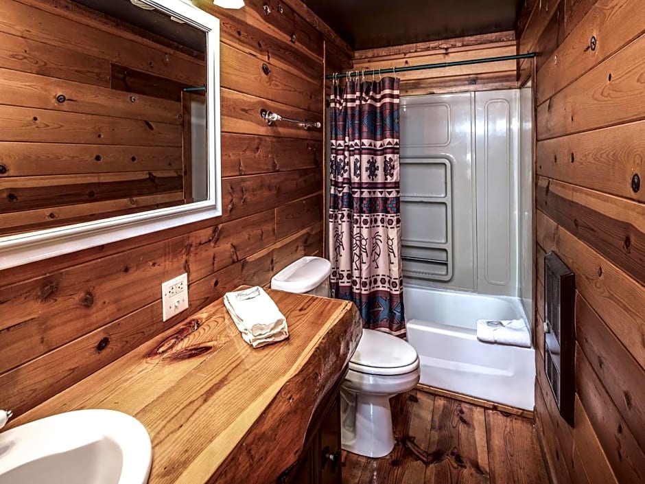 Three Bears, 7 Bedrooms, Deck, Fireplace, Midtown, Grill, Sleeps 22