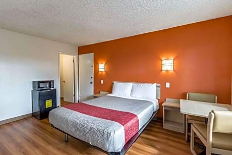 King Room - Non-Smoking