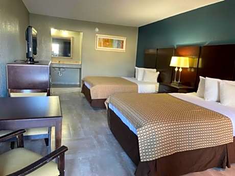 Deluxe Queen Room - Non-Smoking - Non Pet friendly