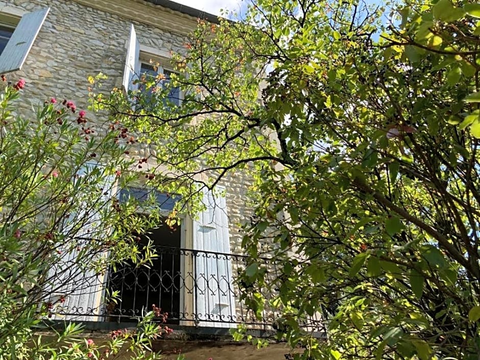 Les Horizons - SPA-JACUZZI - MASSAGE- SAUNA - 4 SAISONS - Piscine chauffée Toute l'année - 800m centre ville Nyons