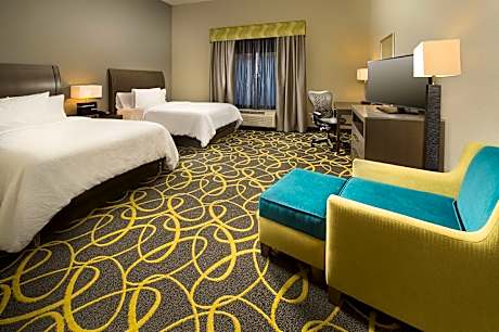 2 Queen Mobility/hearing Accessible Ri Shwr Vis Firealrm/door/phn Alrt Comp Wifi- Hdtv-pod Coffee Br