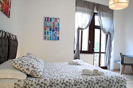 Deluxe Apartment, 1 Bedroom, Balcony, City View(1 Queen Bed and 3 Twin Beds)