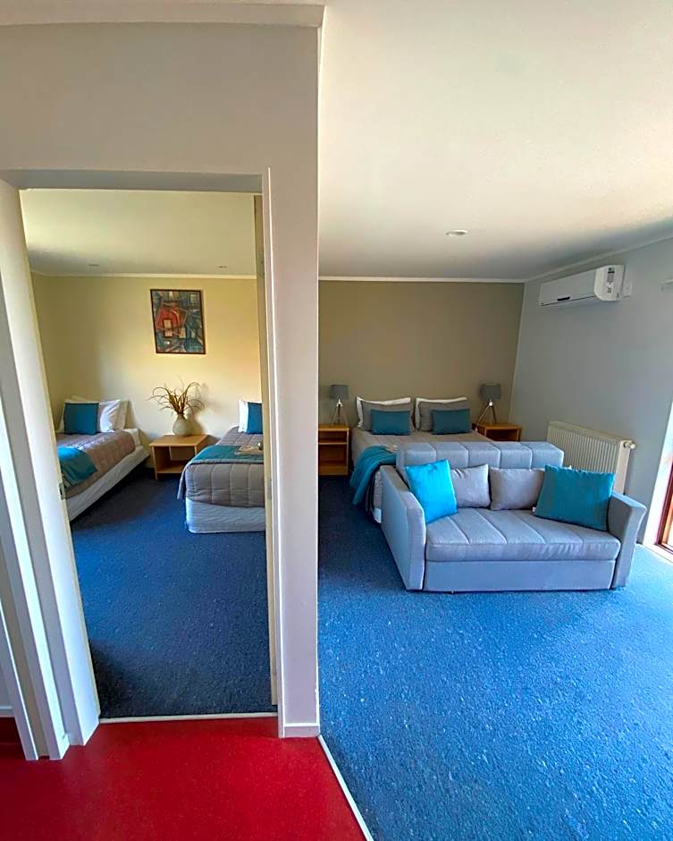 Adventure Lodge & Motel and Tongariro Crossing Track Transport