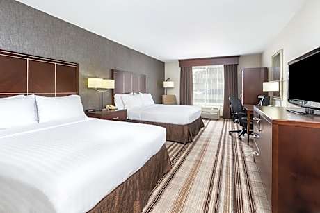 Queen Room with Two Queen Beds- Hearing Accessible Roll in Shower/Non-Smoking