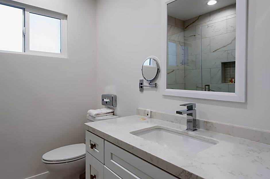 Studio City Court Yard Hotel