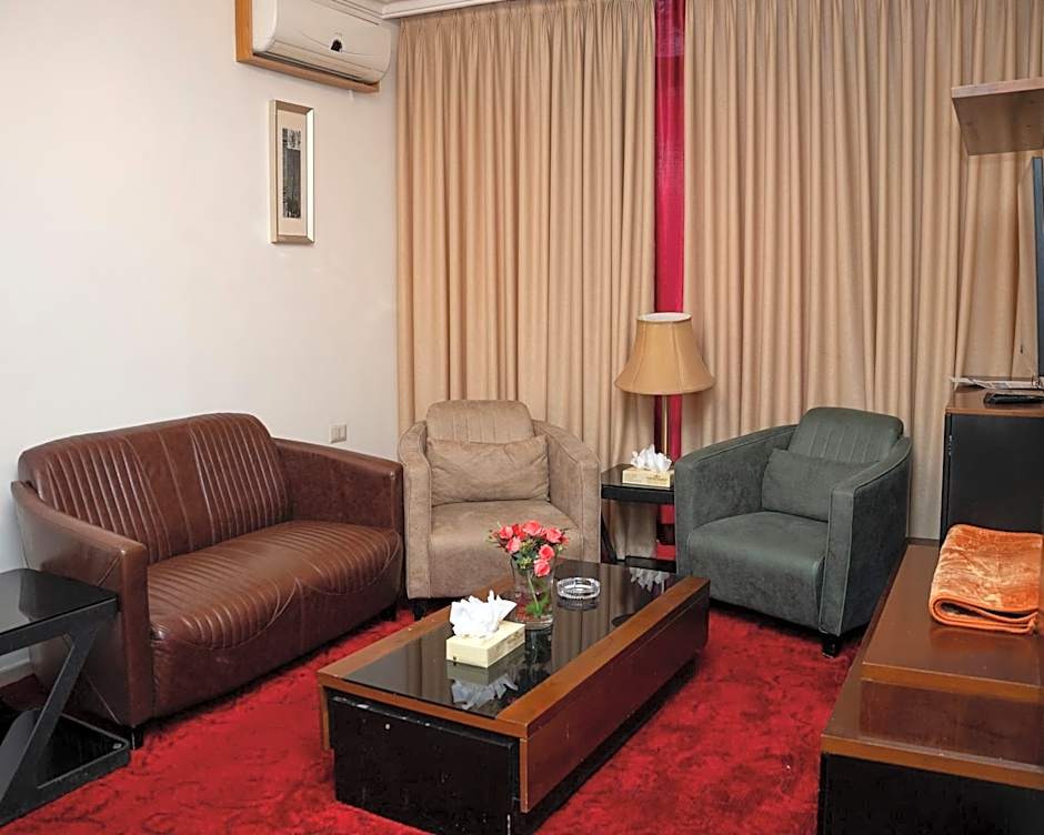 Sama Paris Plaza Hotel