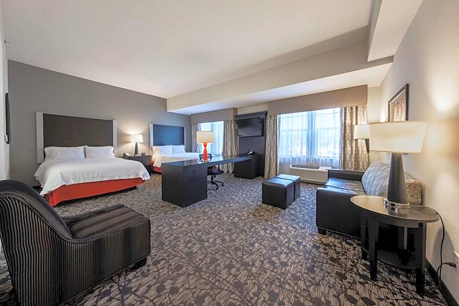 Hampton Inn By Hilton & Suites Dupont