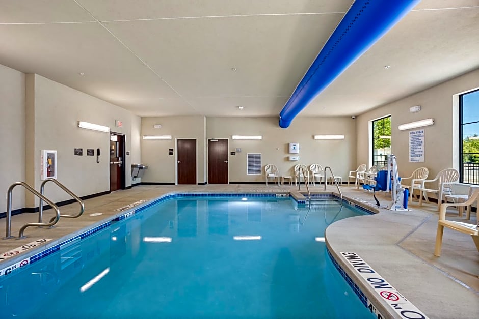 Cobblestone Hotel & Suites - De Pere