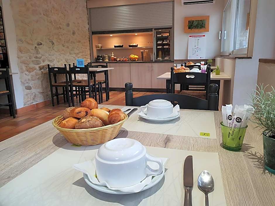 Logis Hôtel Restaurant L'Escarbille