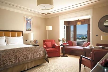 Deluxe Room King Bed