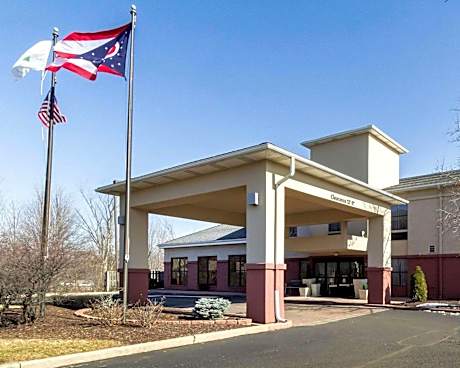 Quality Inn & Suites Oakwood Village - Cleveland South