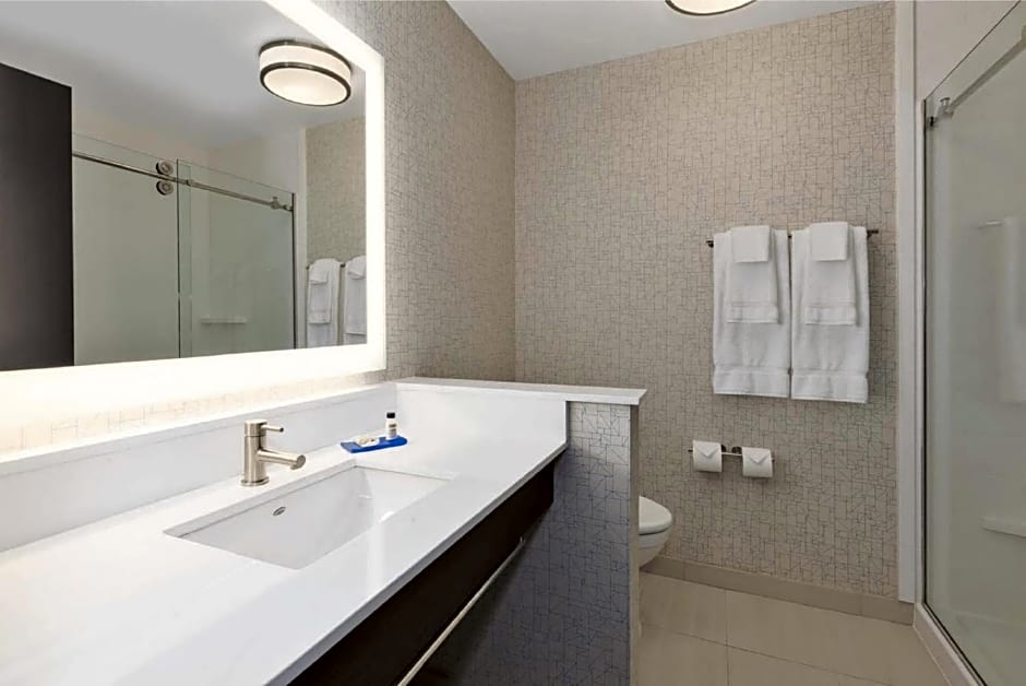Holiday Inn Express And Suites Jersey City - Holland Tunnel By IHG