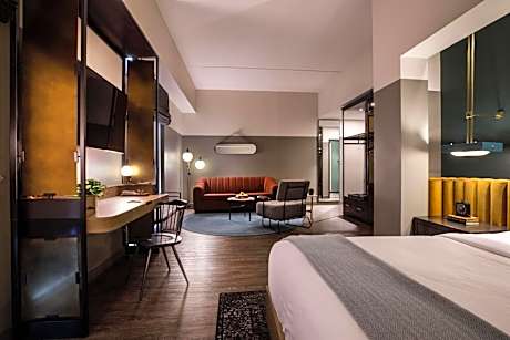 One-Bedroom Corner King Suite with Sofa Bed