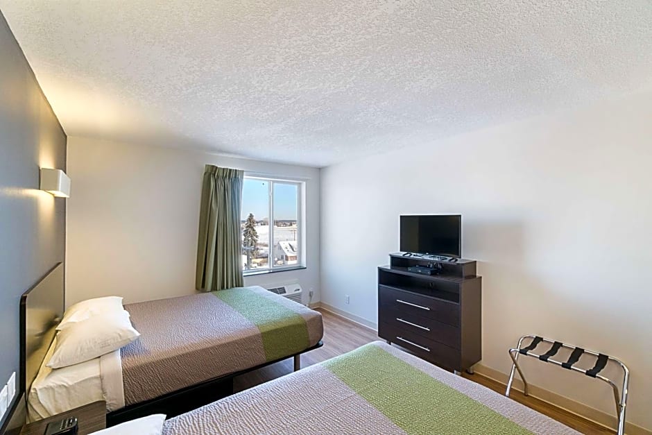 Studio 6 Bruderheim, AB