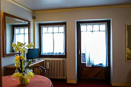 One Bedroom Apartment