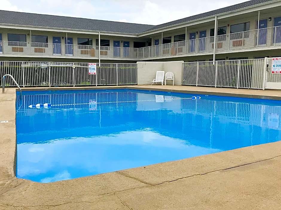 Motel 6-Anniston, AL