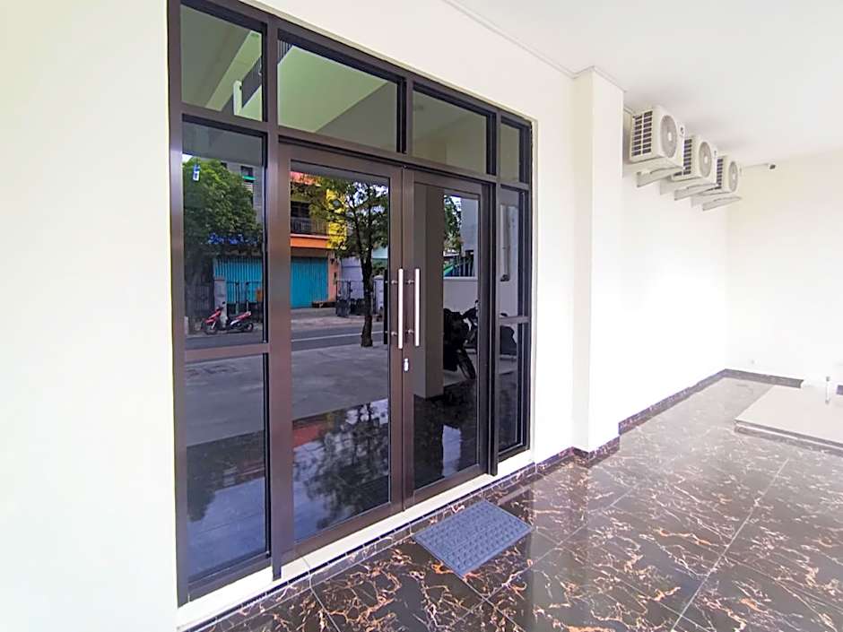 De Corner 2 Madiun RedPartner – Madiun, MO