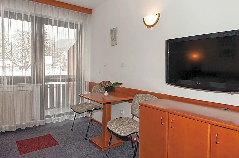 Hotel Tripi, restaurant and pizzeria